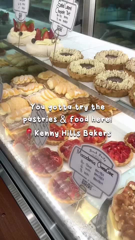 @ChrismineEats