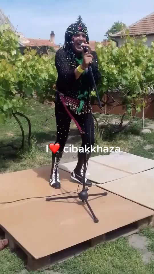 @S&aacute;rk&aacute;ny &Eacute;va Official
