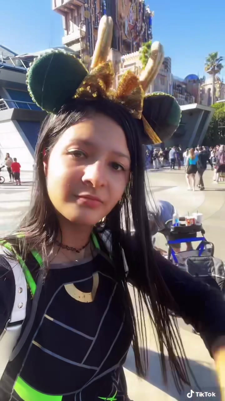 @Sabrinna | Disney Life✨