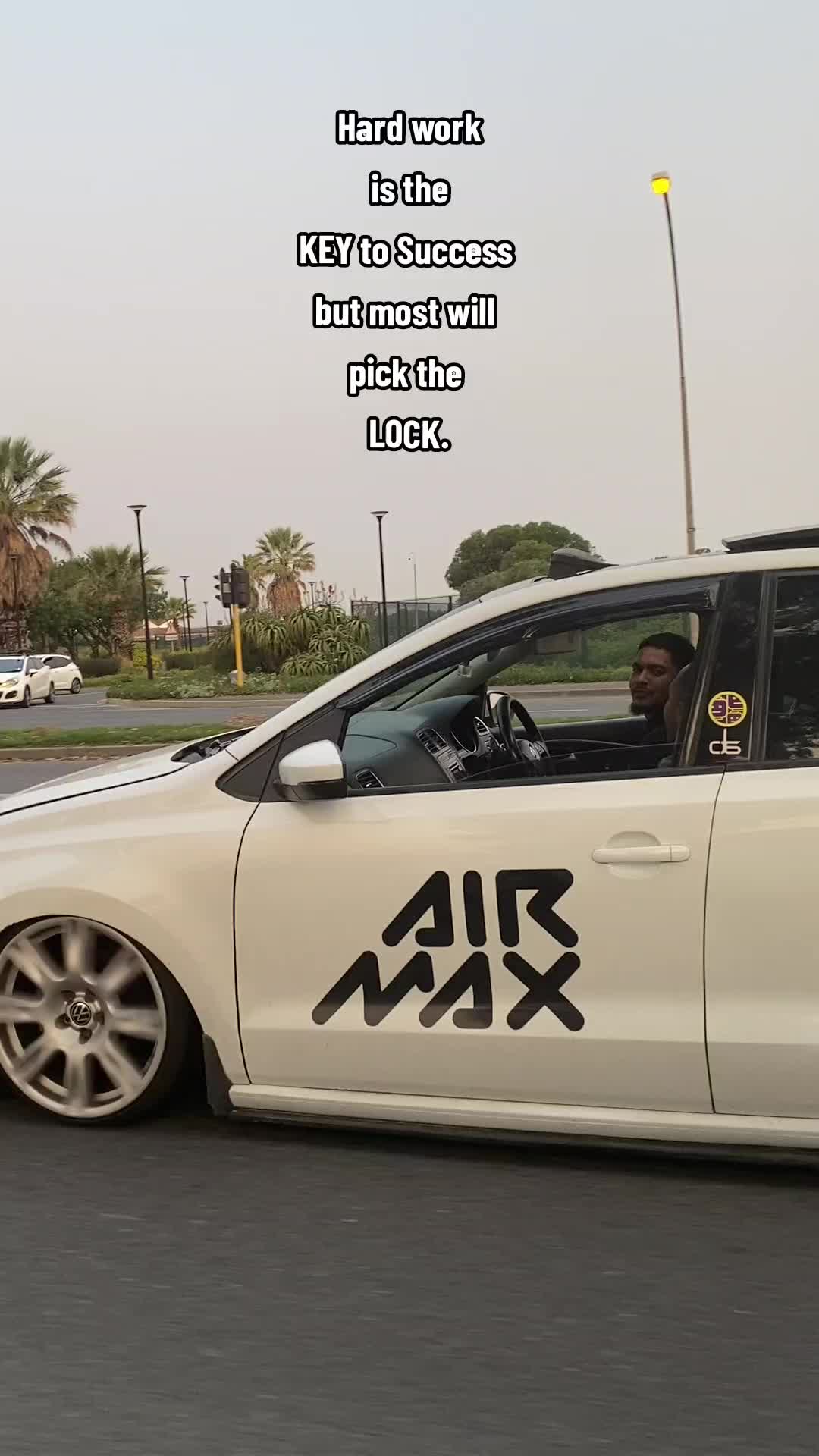@travis_airm6x