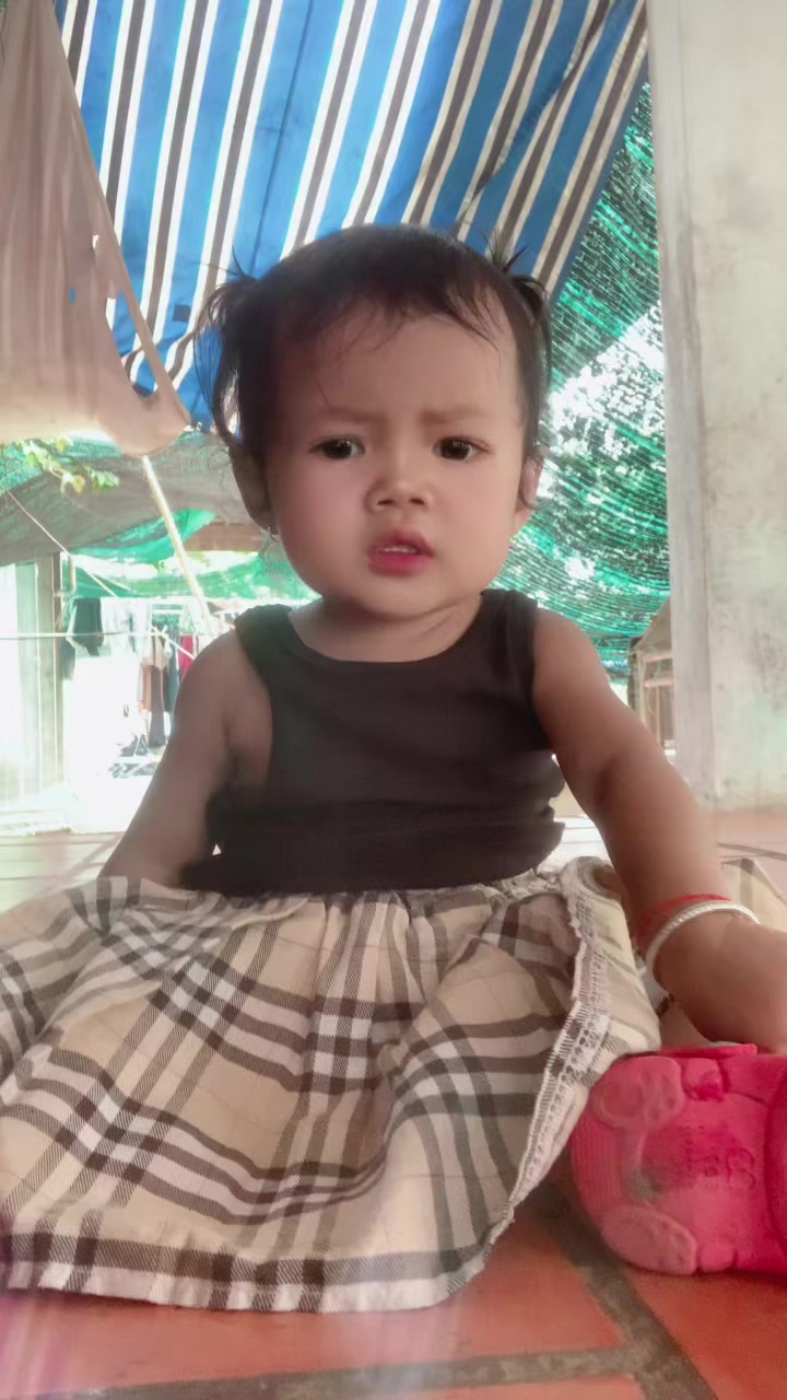 @លី៚ នីន