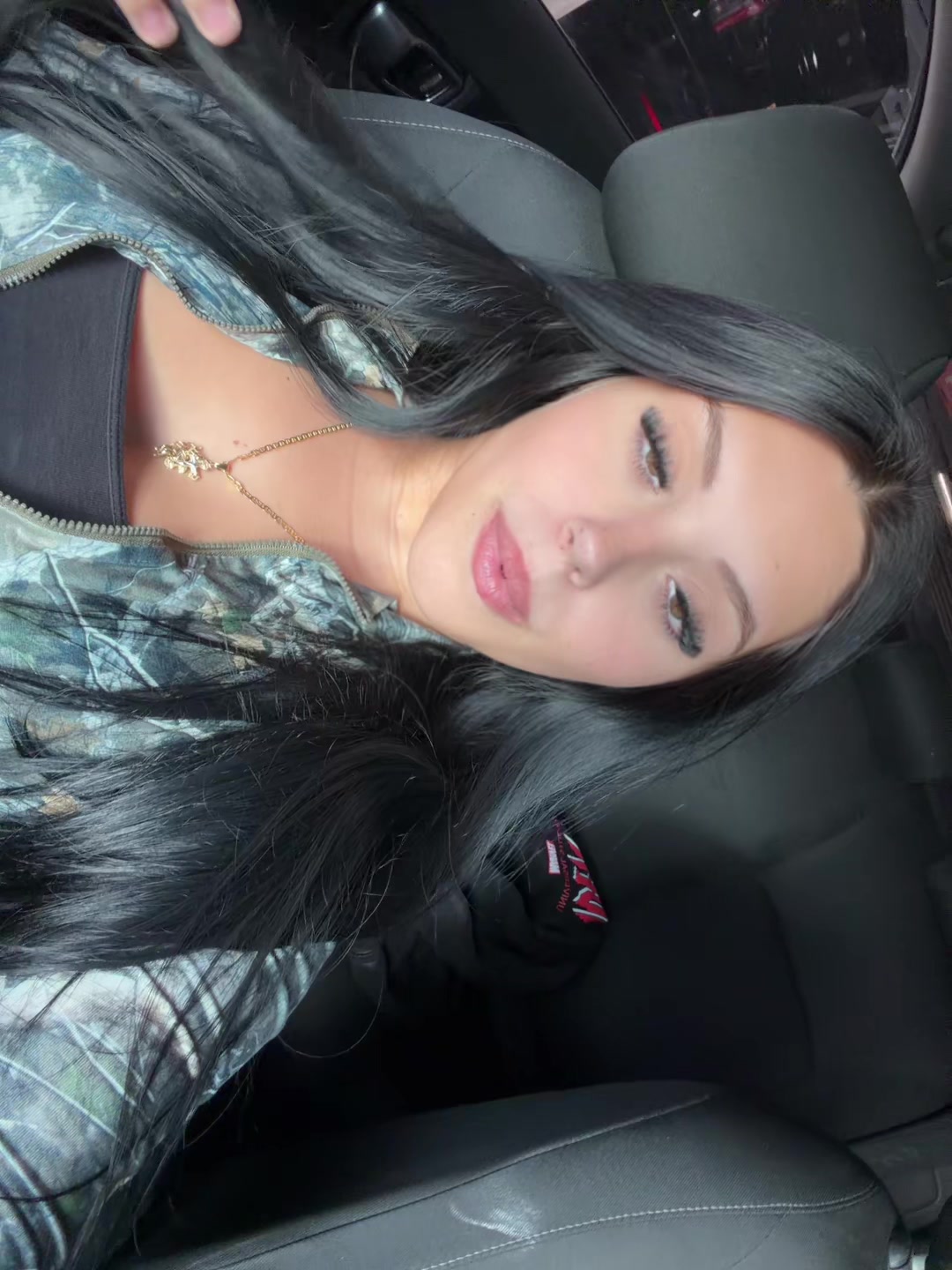@Stephanie🖤