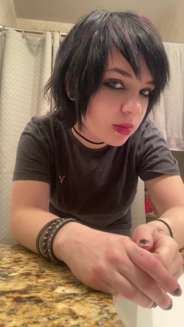 @Nella☠︎︎