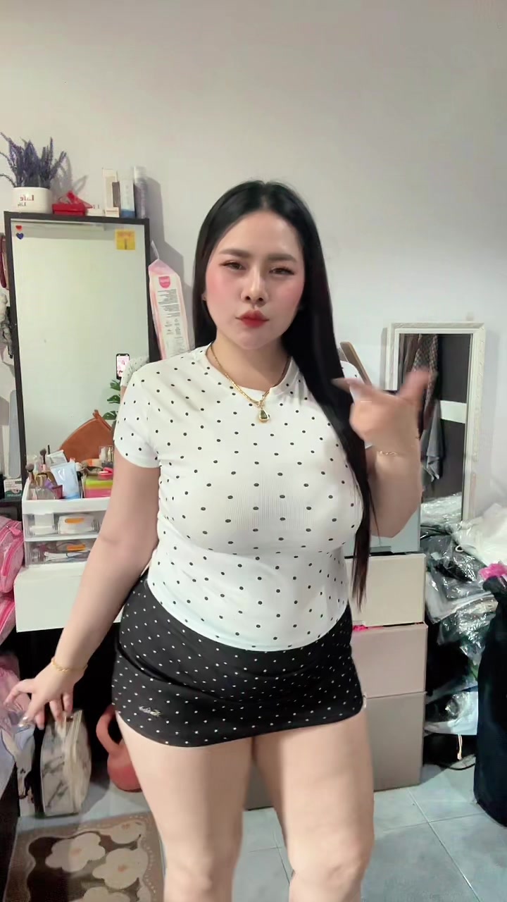 @ปุ้ยเอง สาวอวบที่ชอบแต่งตัวอะ