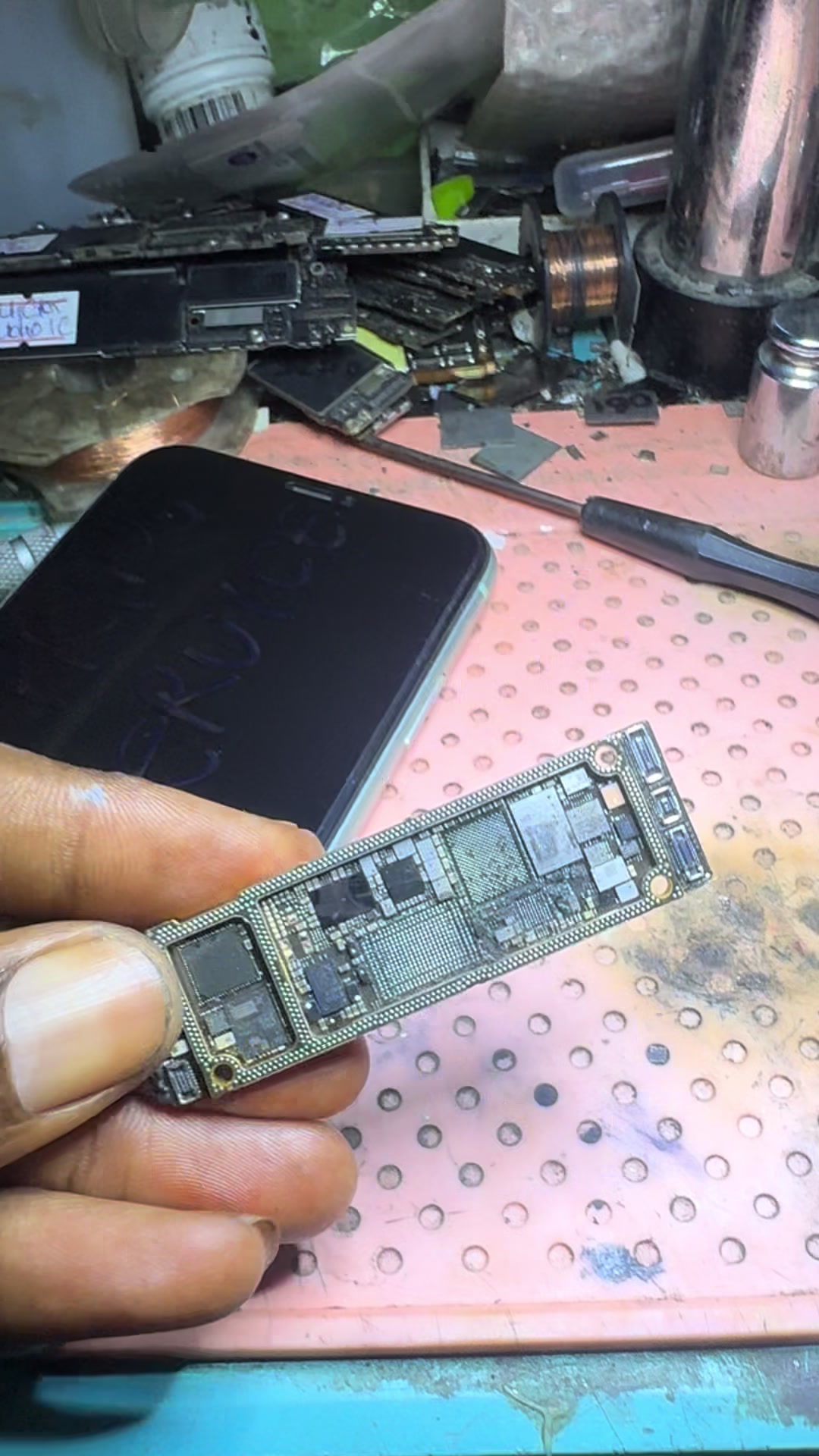 @IPHONE TECH GUY BARIGA