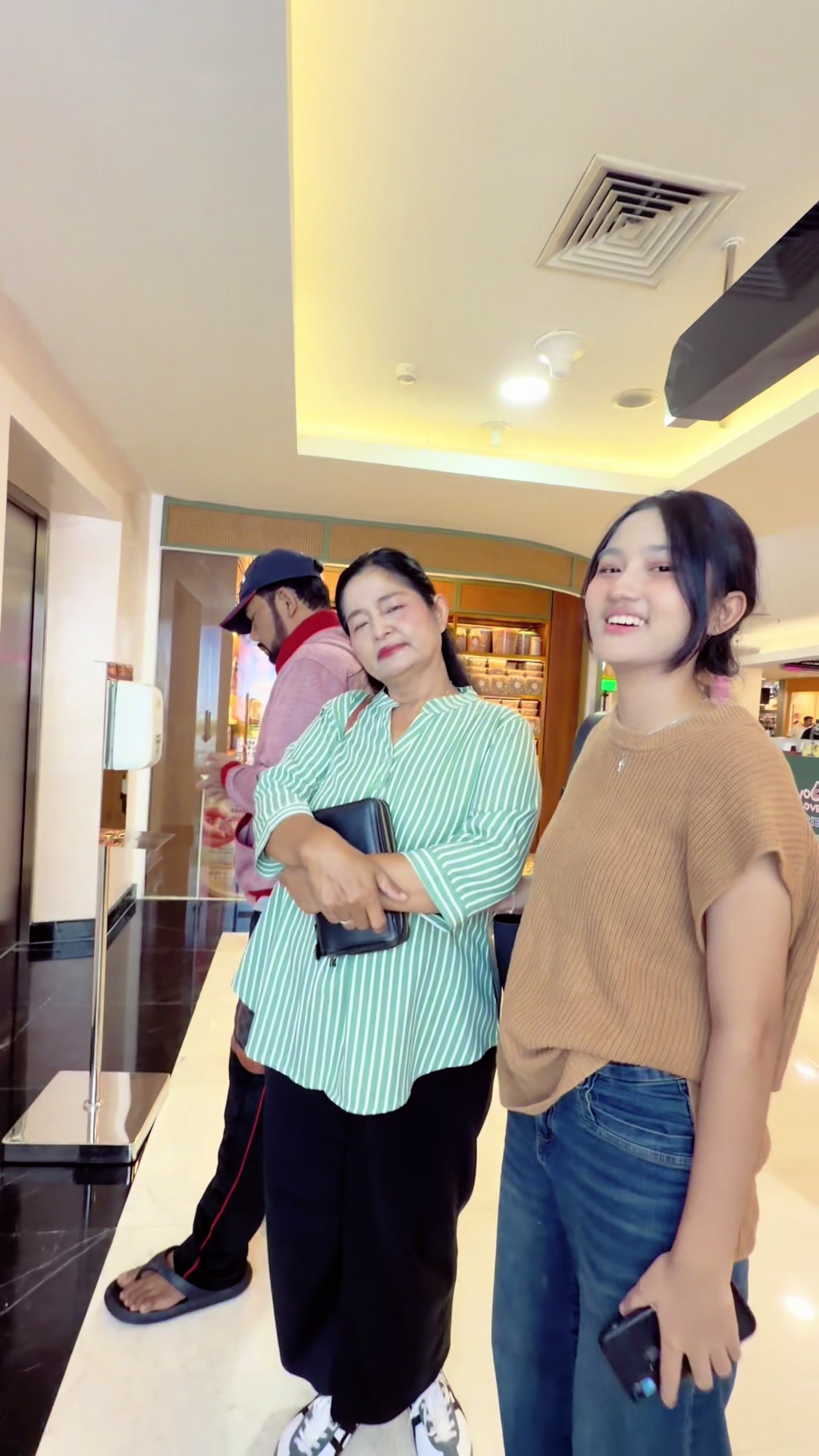 @Tuan & NyonyaVanzaith