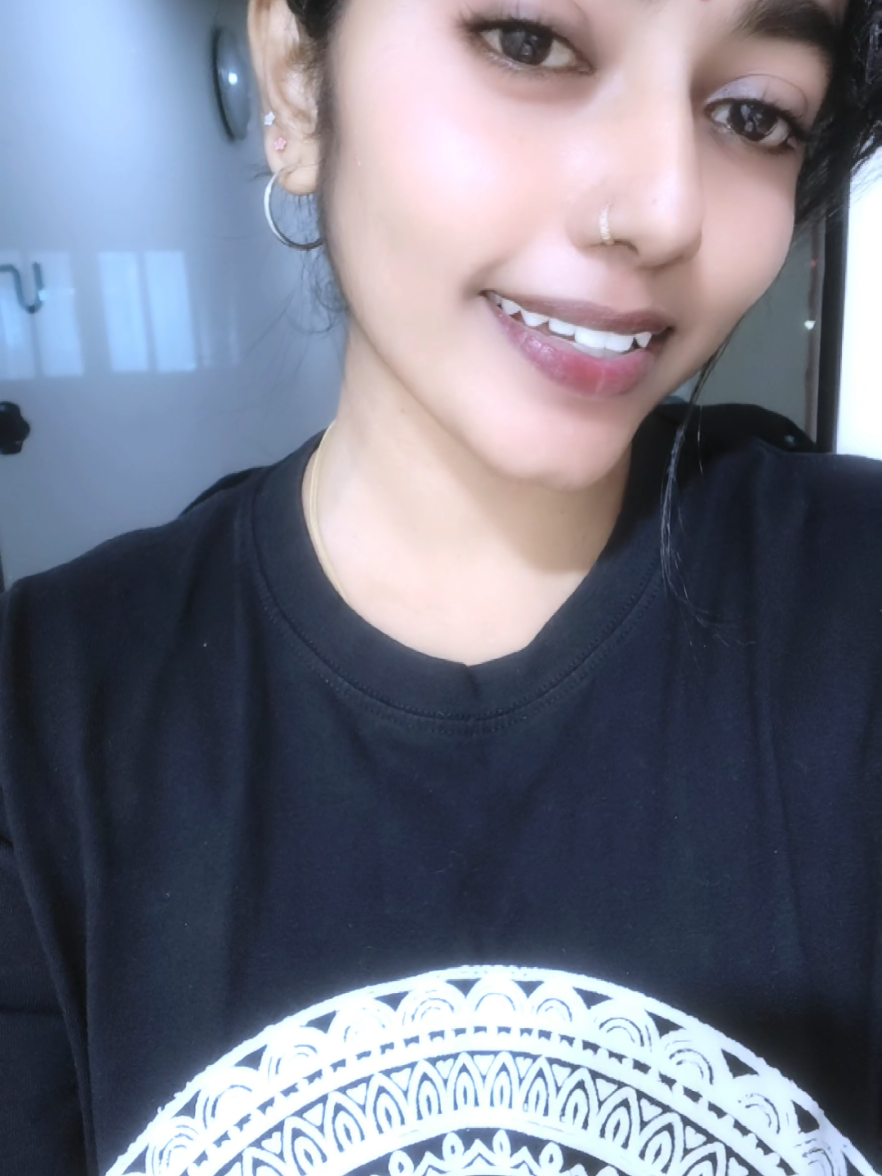 @PRIYA 🌙