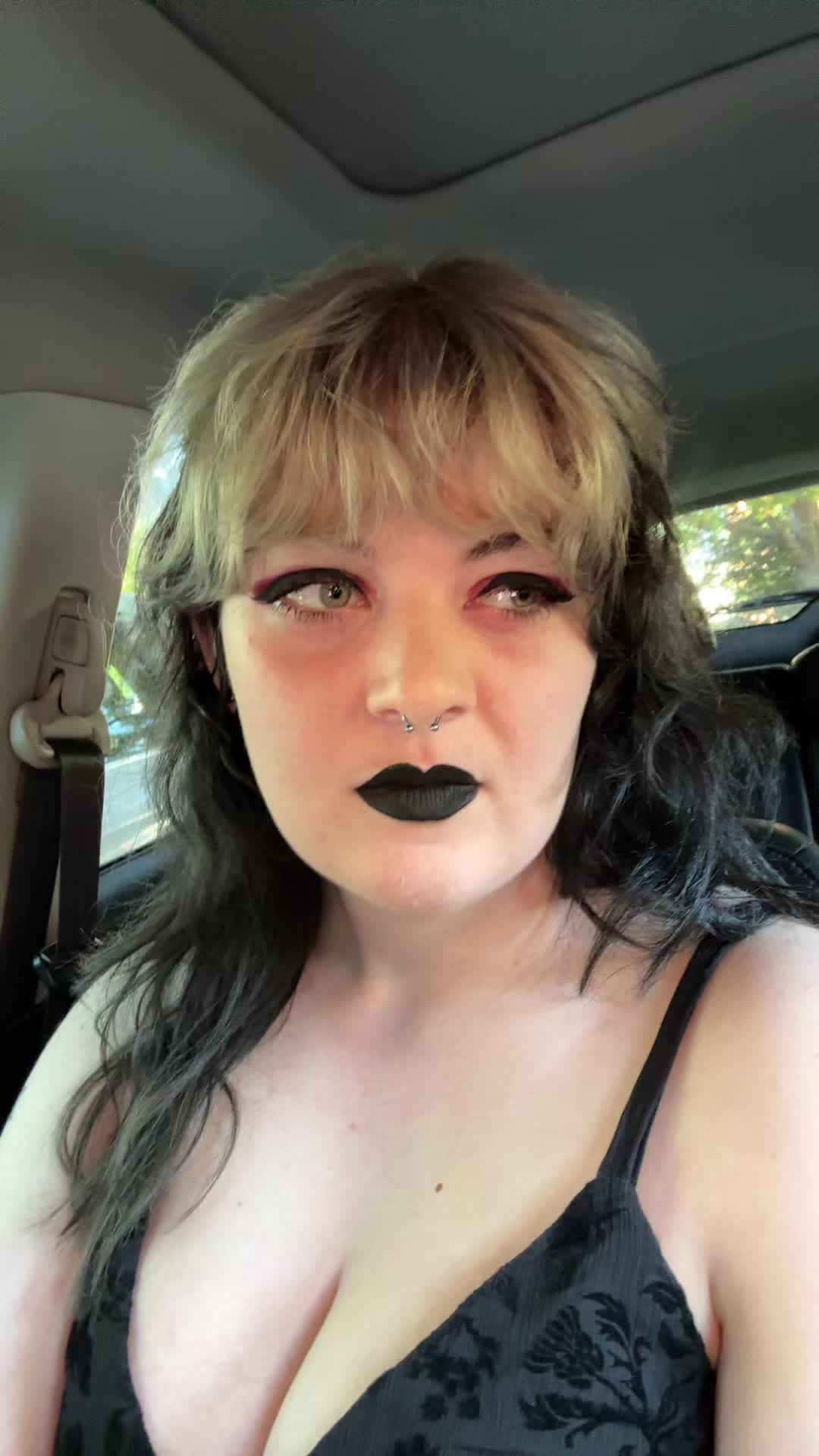 @👻