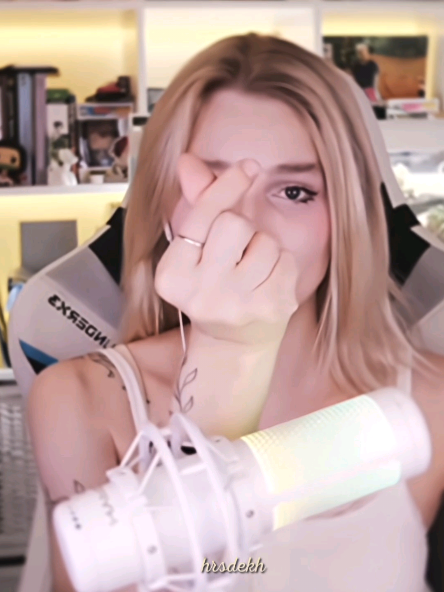 @𝐥𝐚𝐯𝐢𝐧𝐢𝐚 𝐫'.🖤