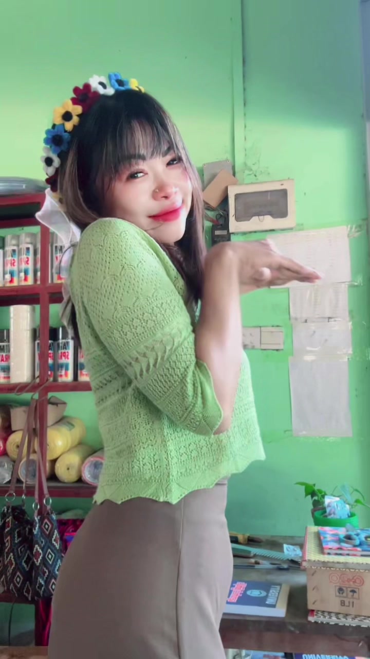 @ဆုလဲ့☘️(🎀ကပြားမလေး🎀)