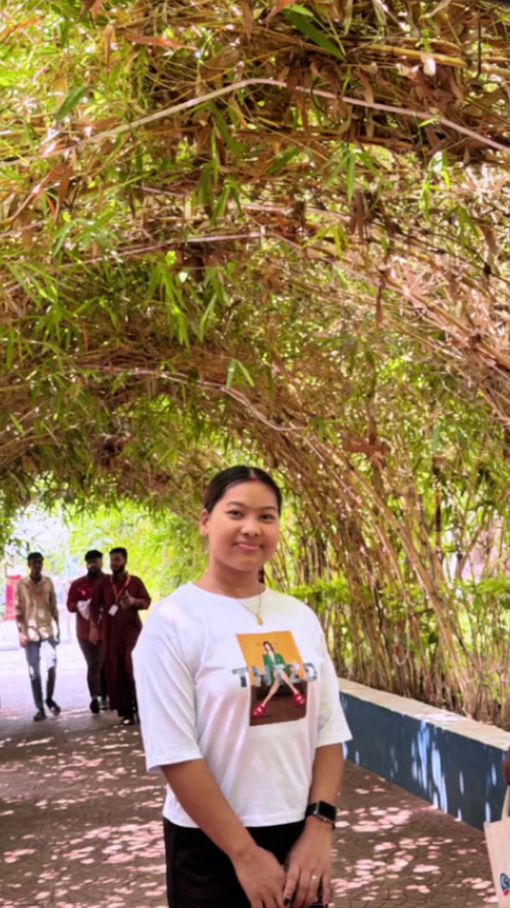 @Miss thapa 💋🤞