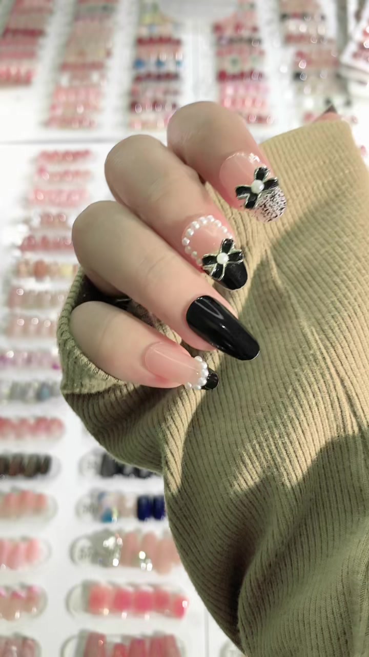 @Molly Nails Ind