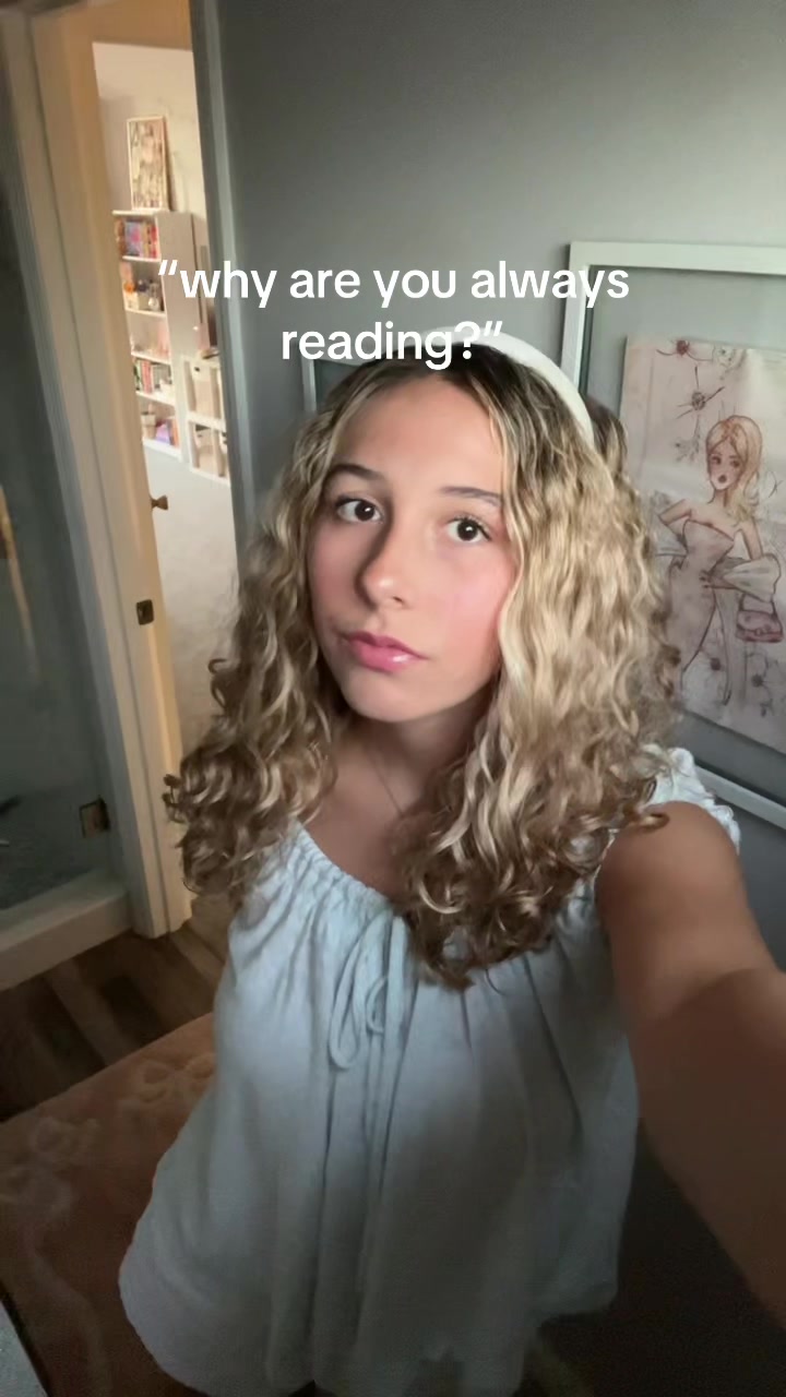 @Sophie Schweim | Author