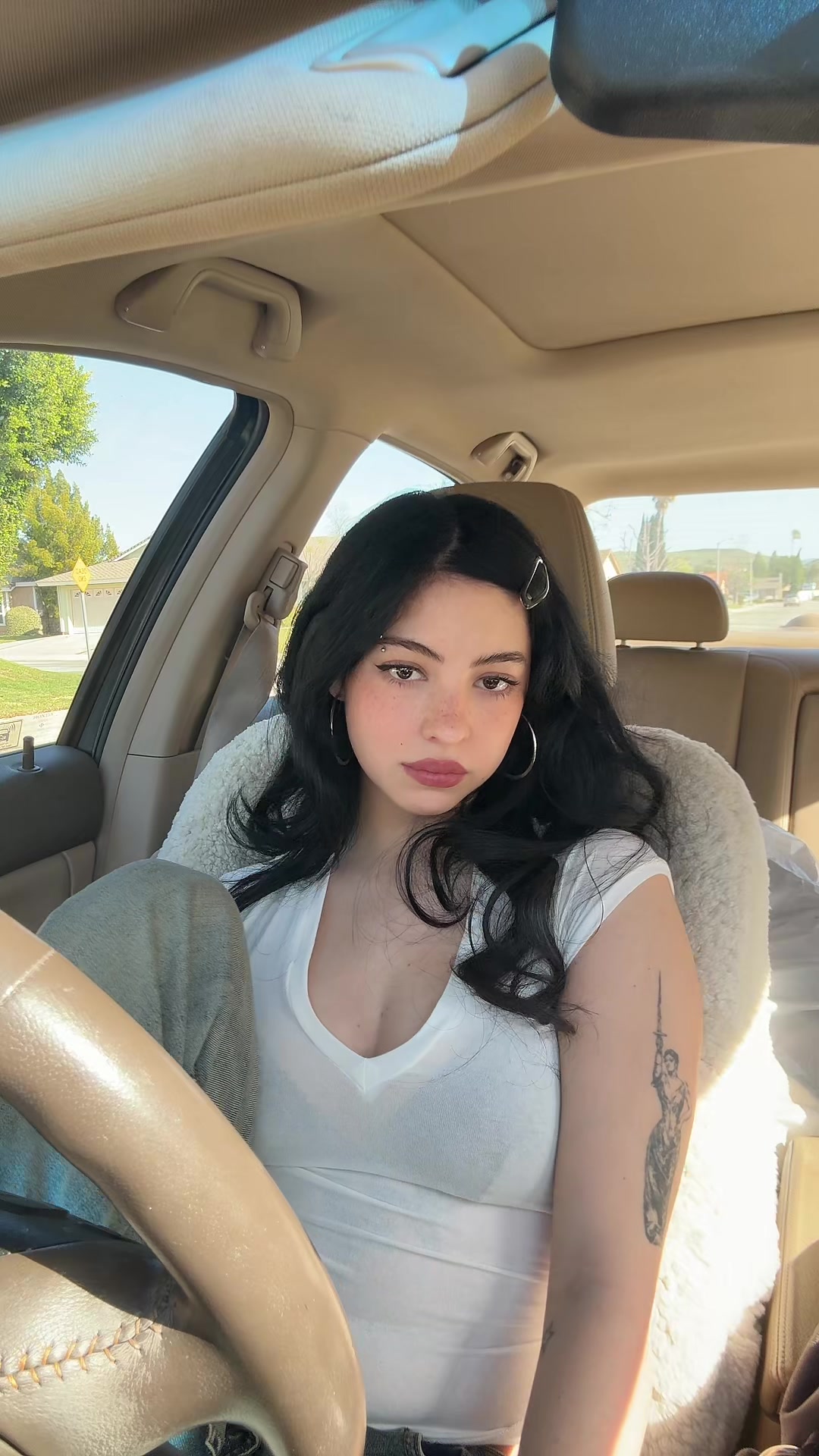 @Ava