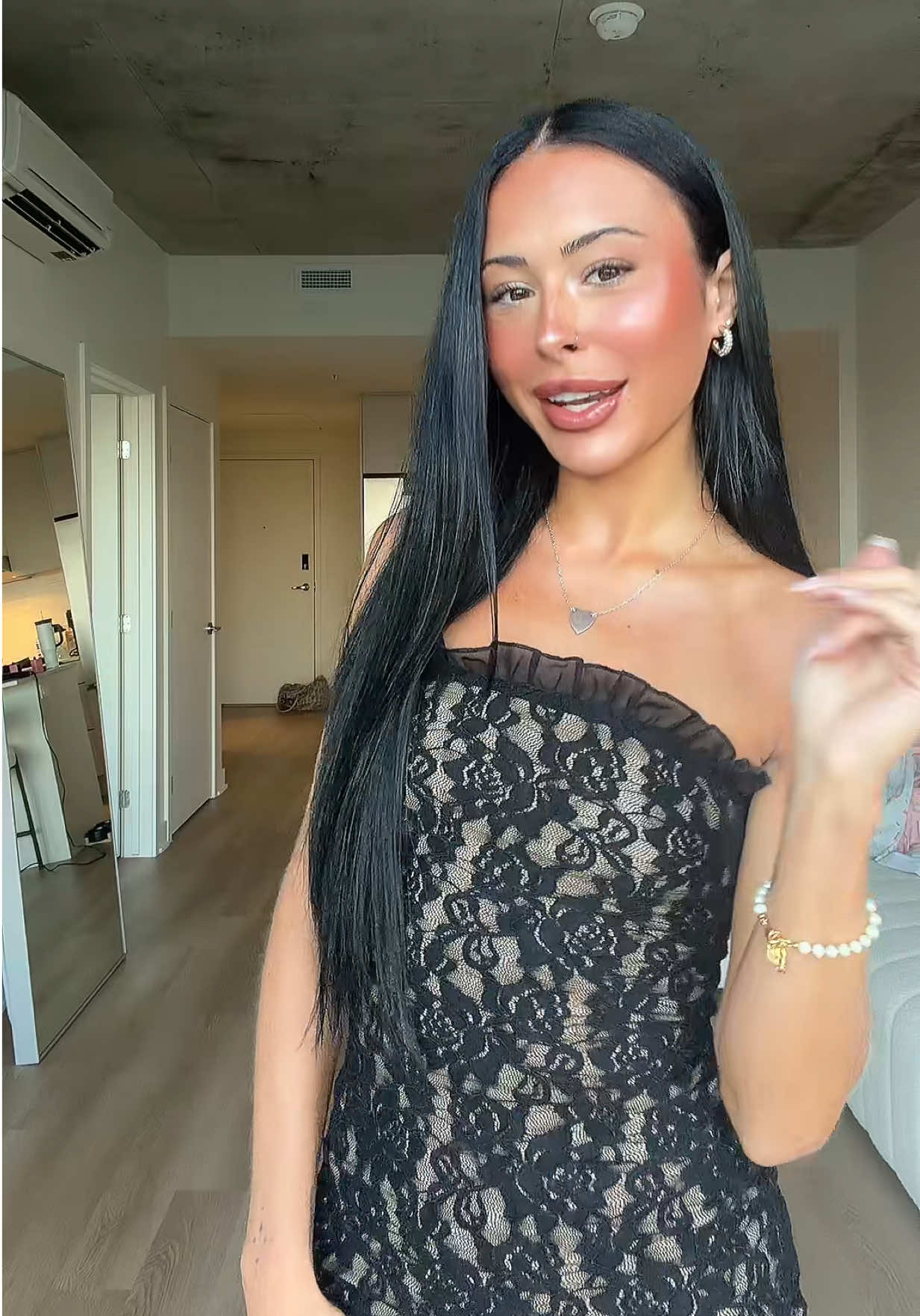 @naomielemire