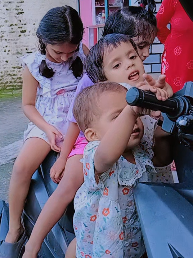 @कमला आचार्य (चालिसे)
