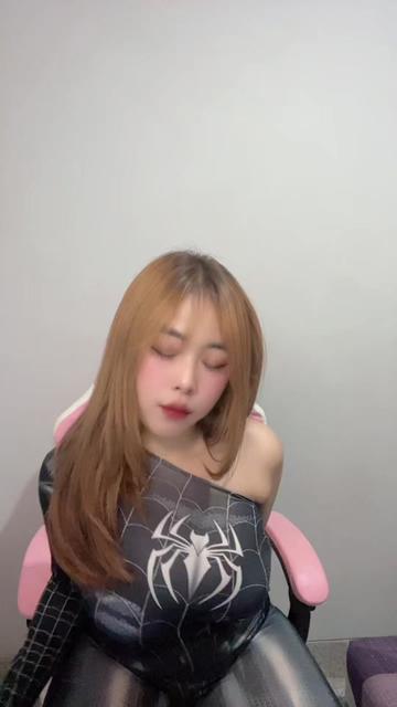 @_ayang9