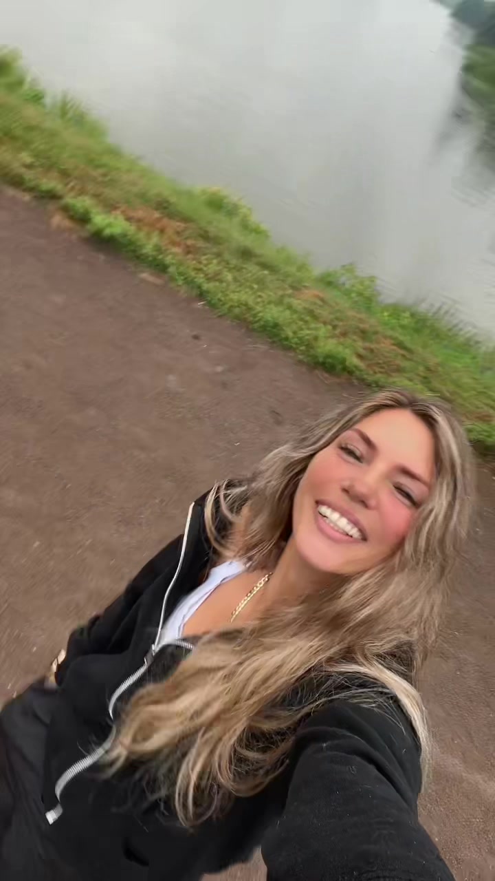 @cryssleb_