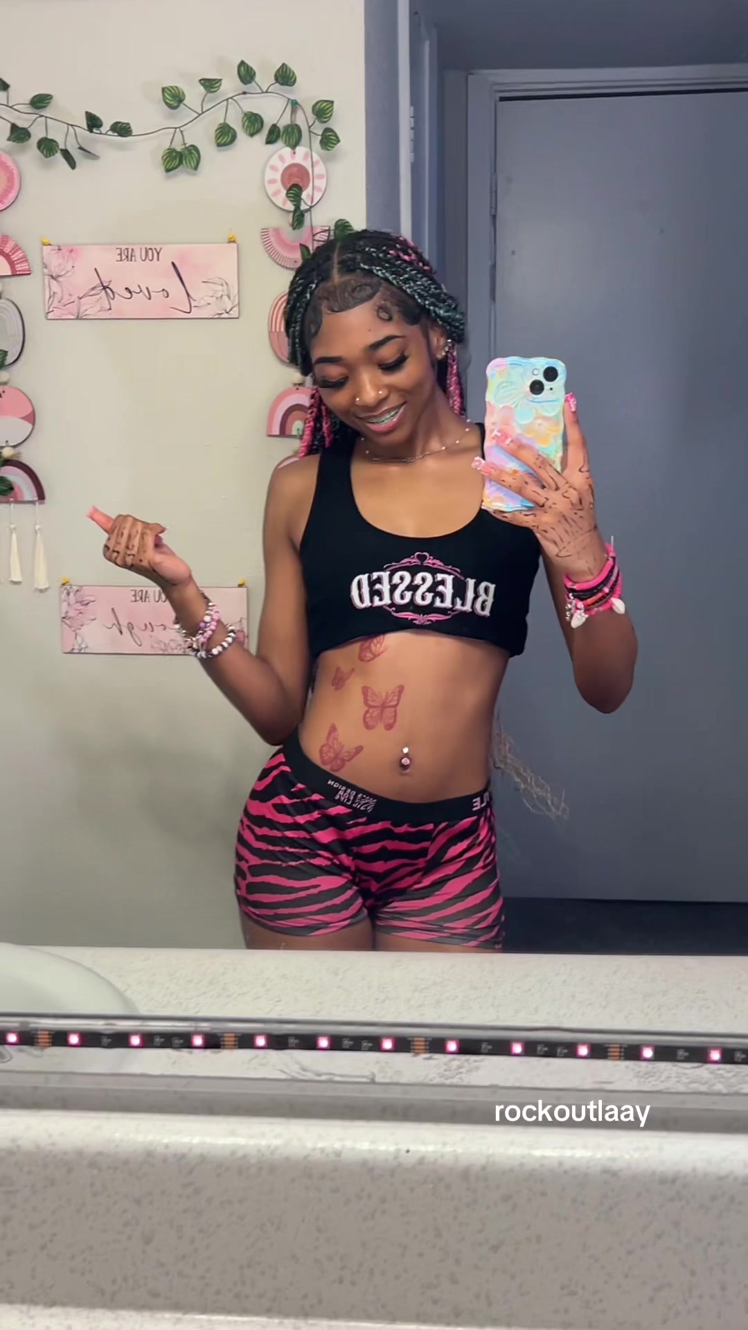 @rockoutlaay