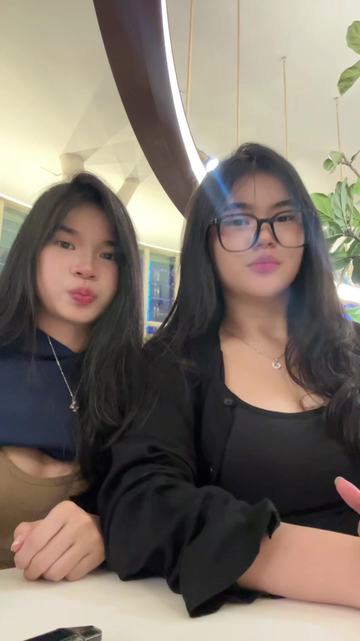 @salila gomez