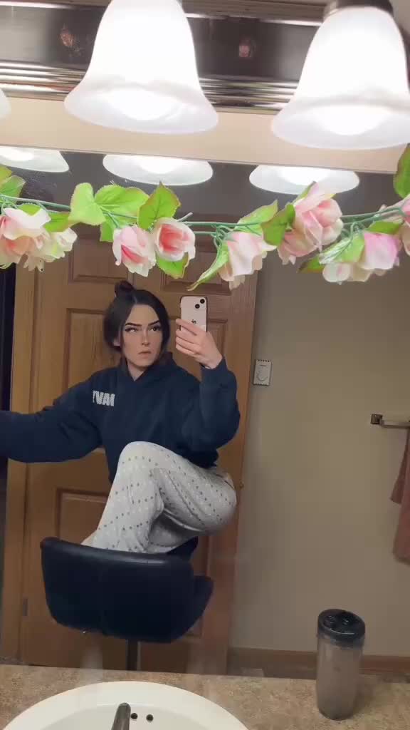 Zyla Vale (@zylavale) - Urlebird