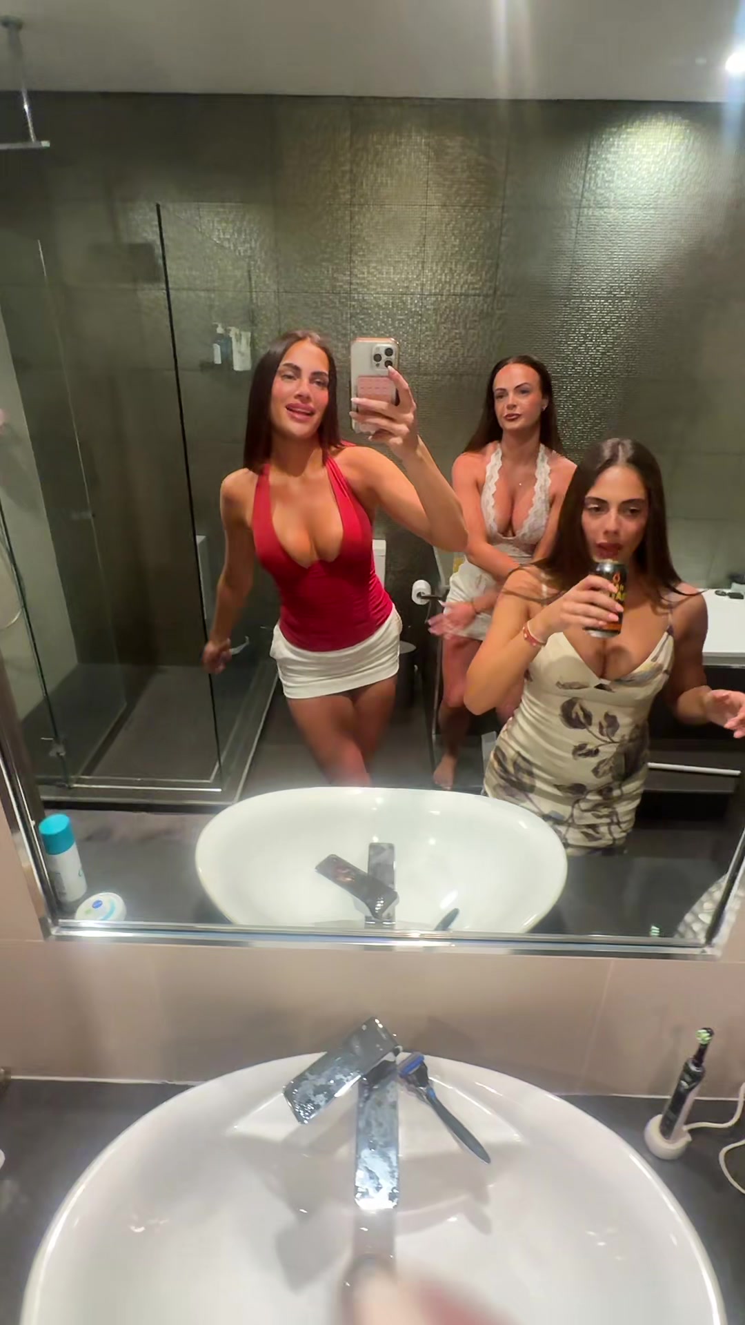 @Kiki
