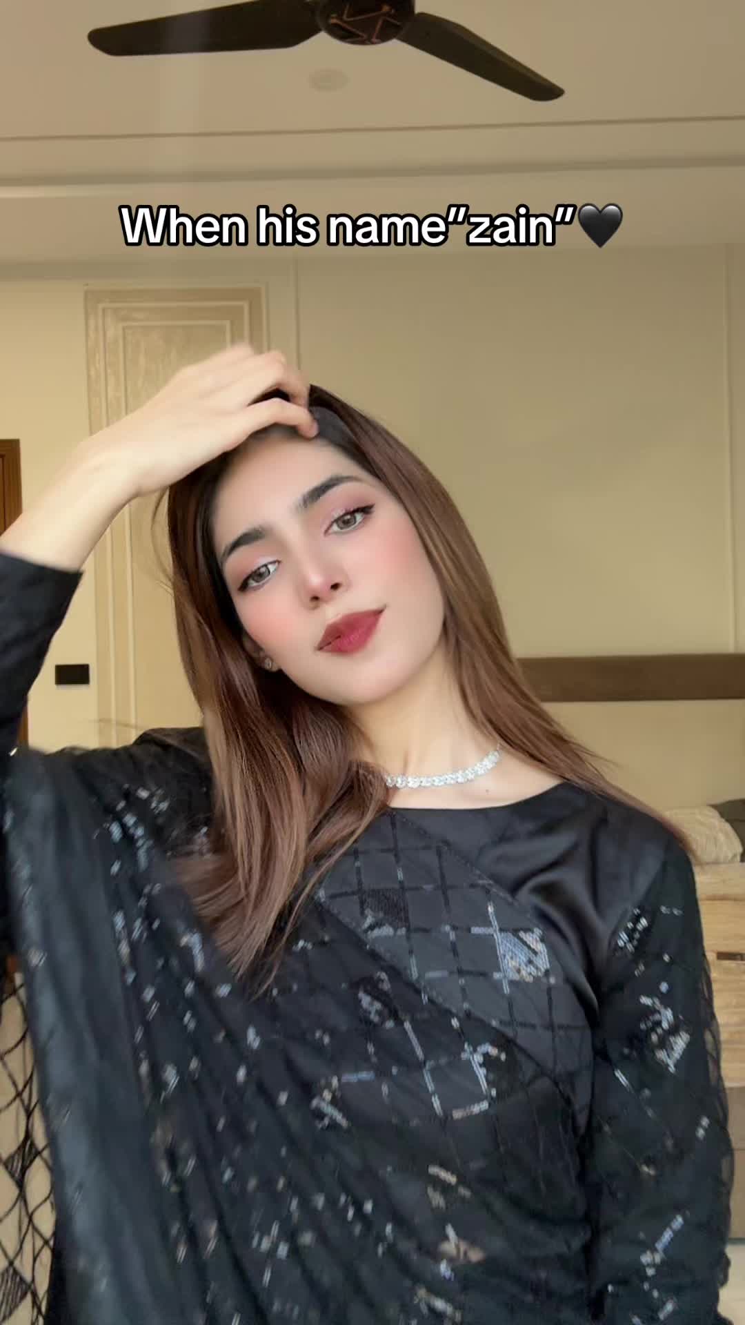 @Ayesha🖤