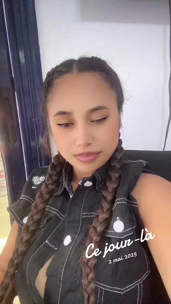 @𝒦ℴ𝓁ℴ𝒾𝓃𝒶 🍒