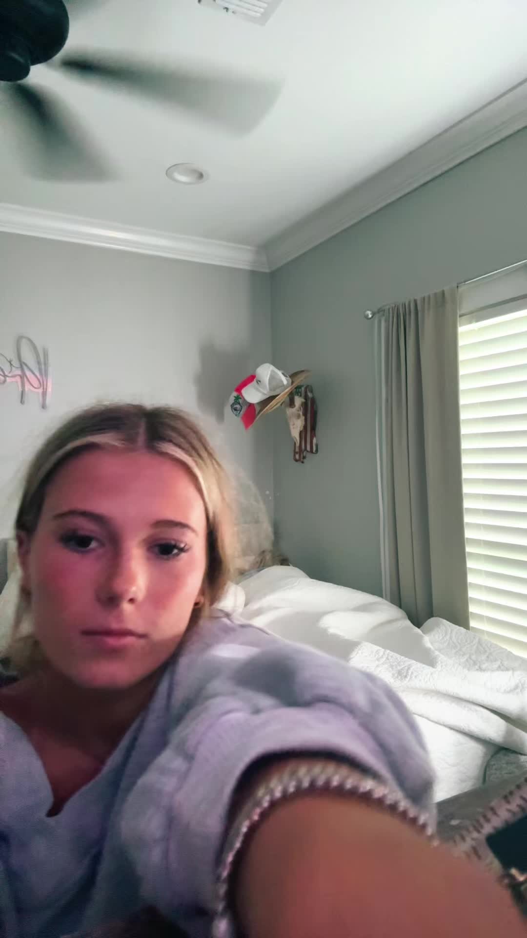 @a u b s