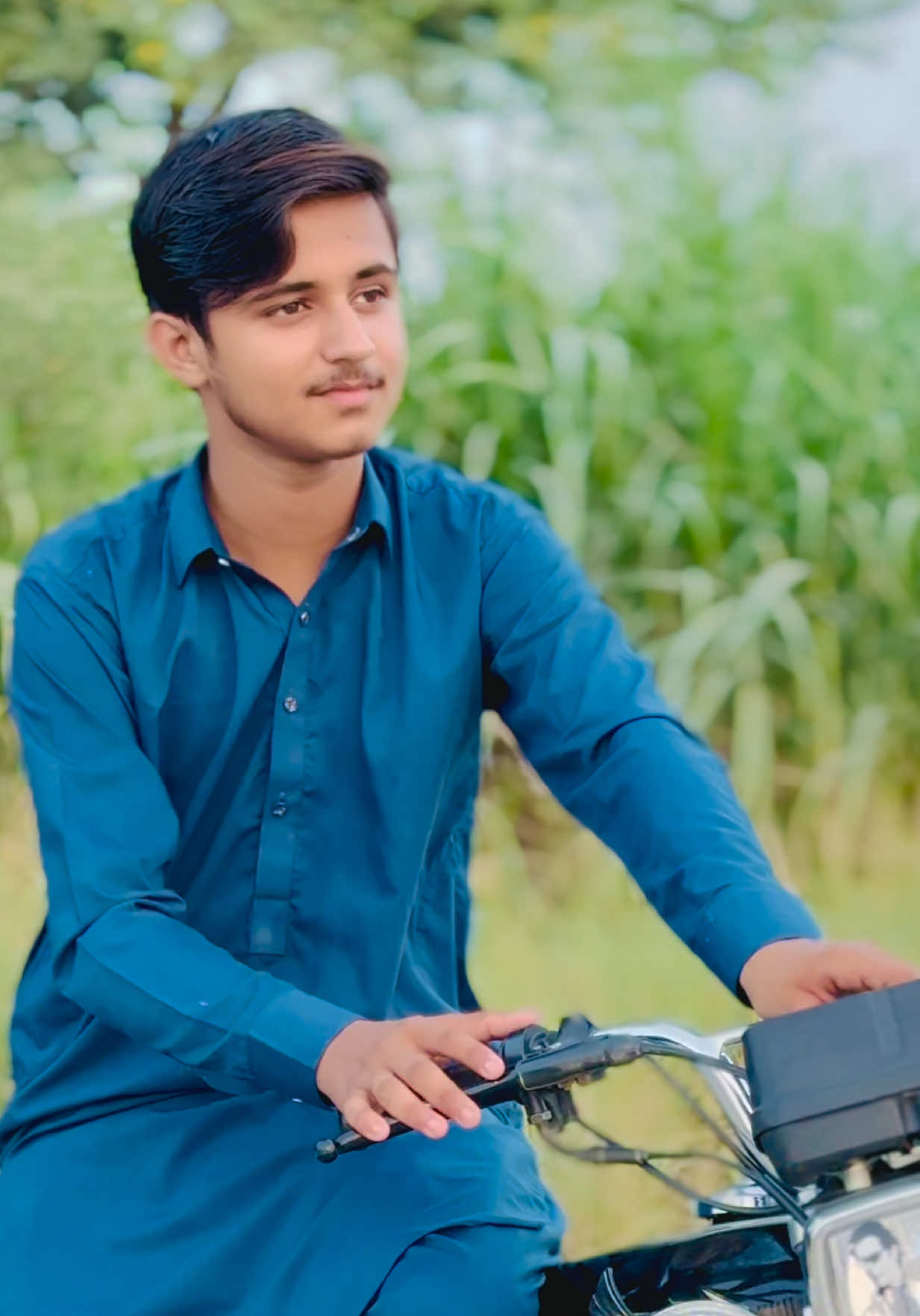 @🥀سردارملک شاویز کانجو🥰
