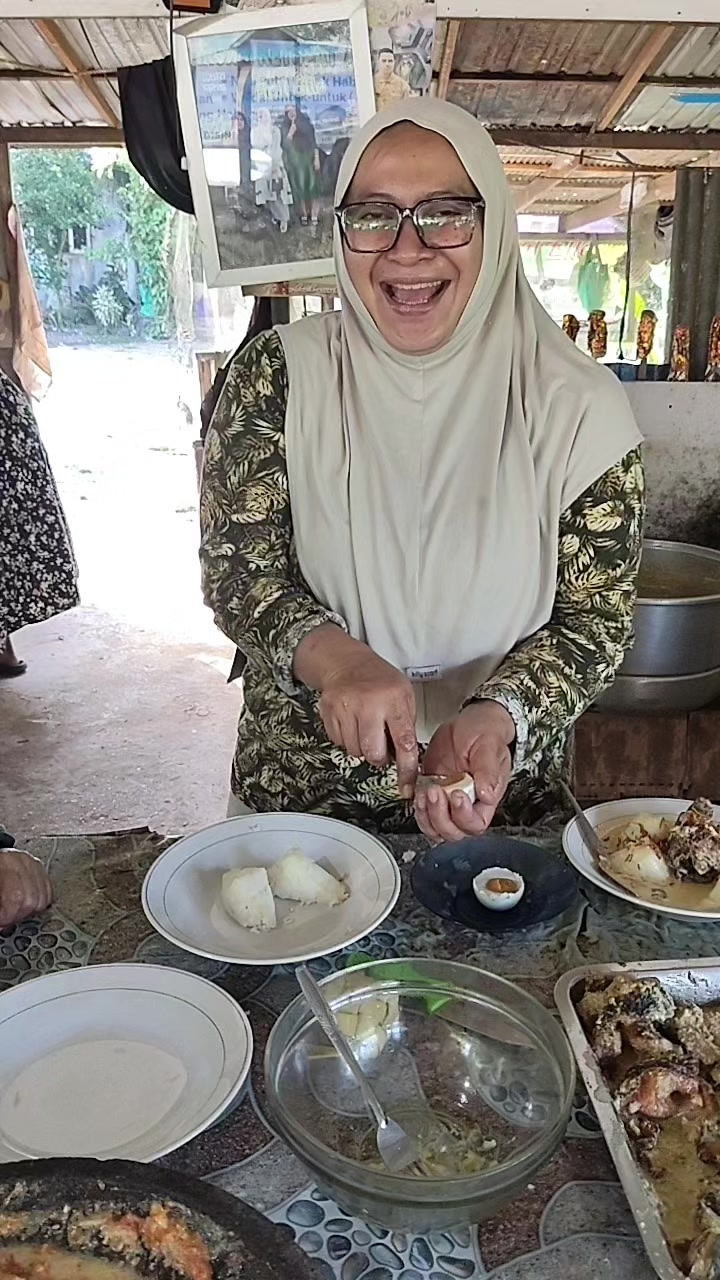 @warung katupat acil ella