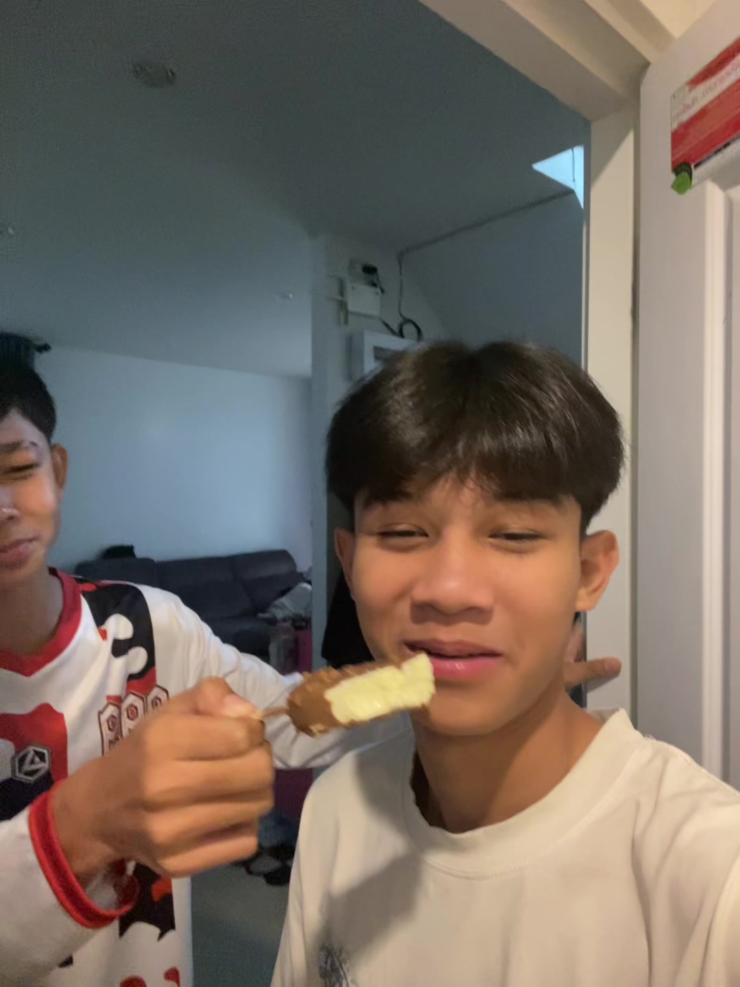@รัชชานนท์