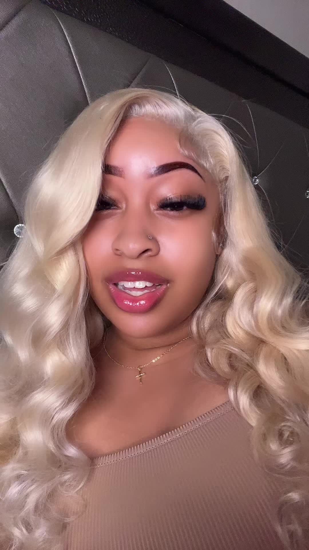 @itsangelaurelia