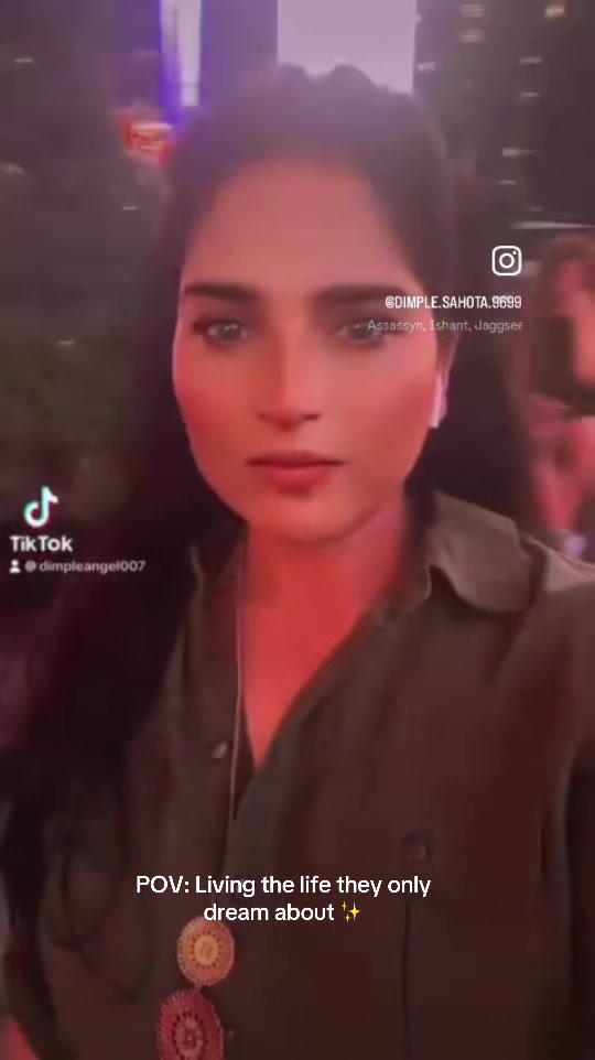 @Dimple..Queen👑