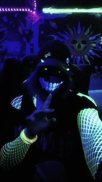 @☆ E҉C҉H҉O҉ ⛧ 🇨🇦