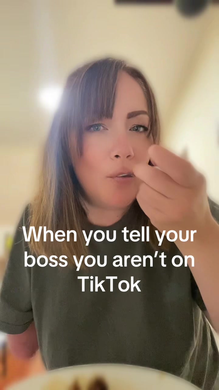 @TheGirlWithOneArm