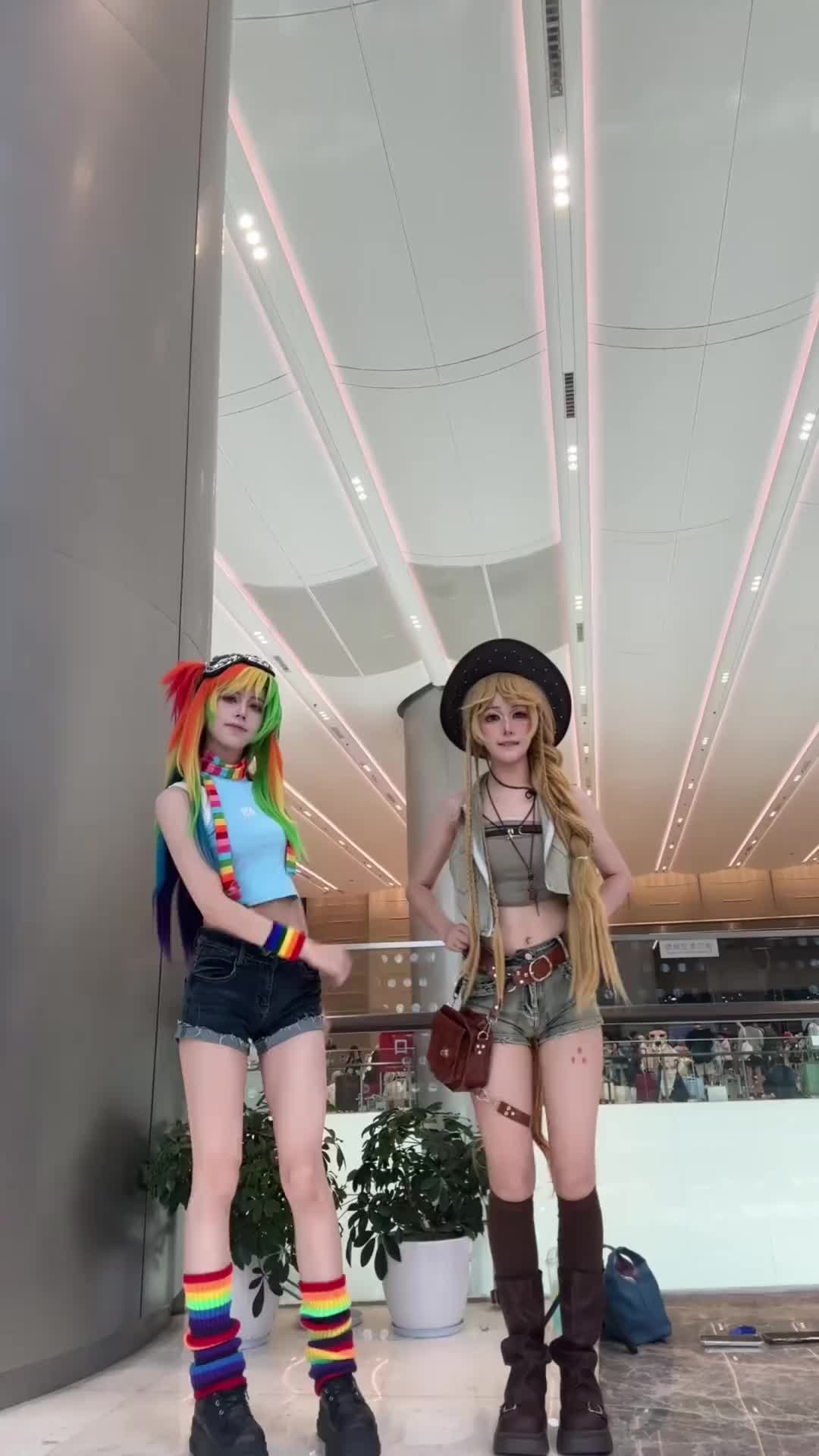 @𝘔𝘰𝘯𝘢