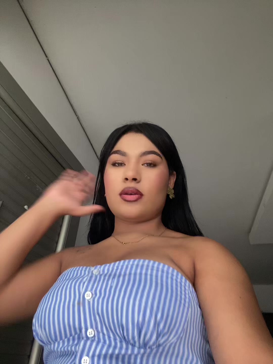 @Loraine