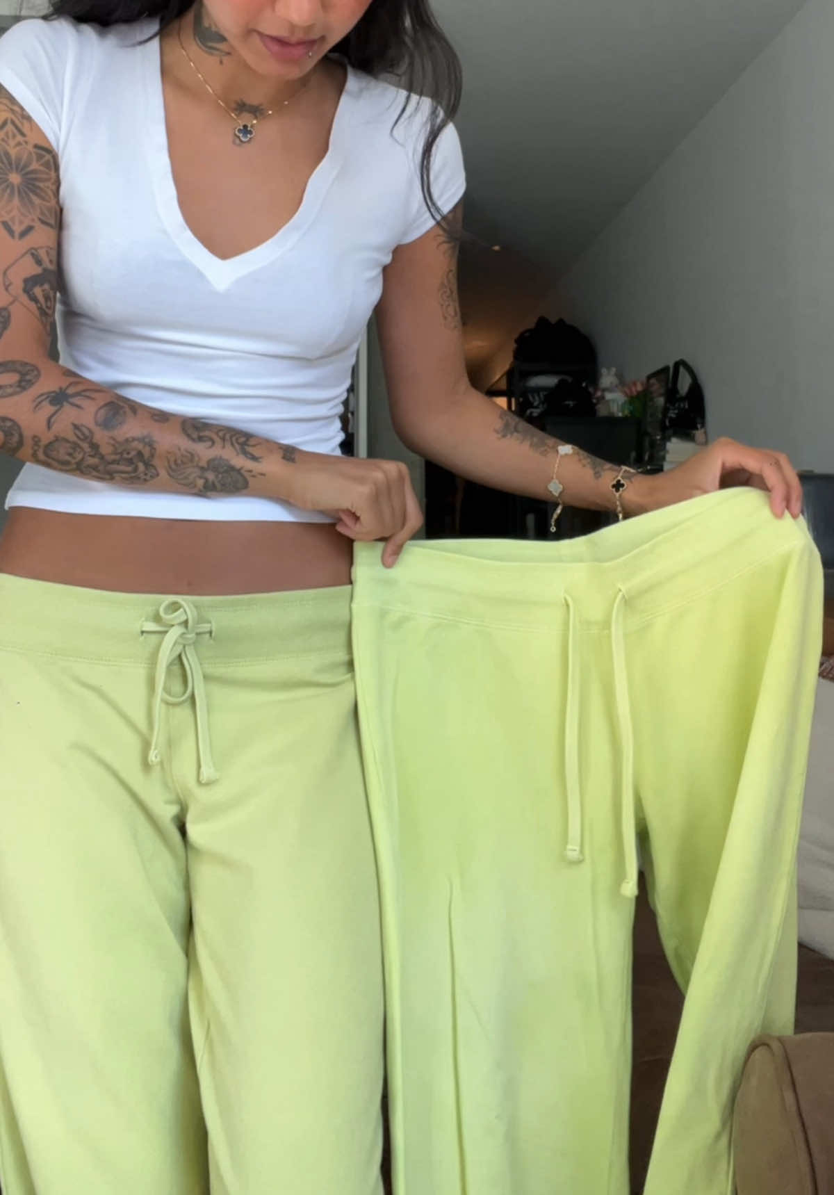 @LipBiteEmoji