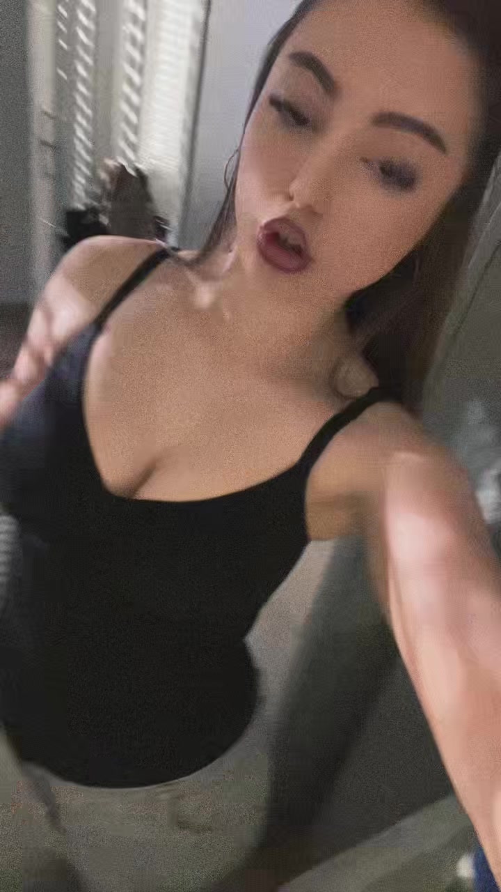 @Yllza