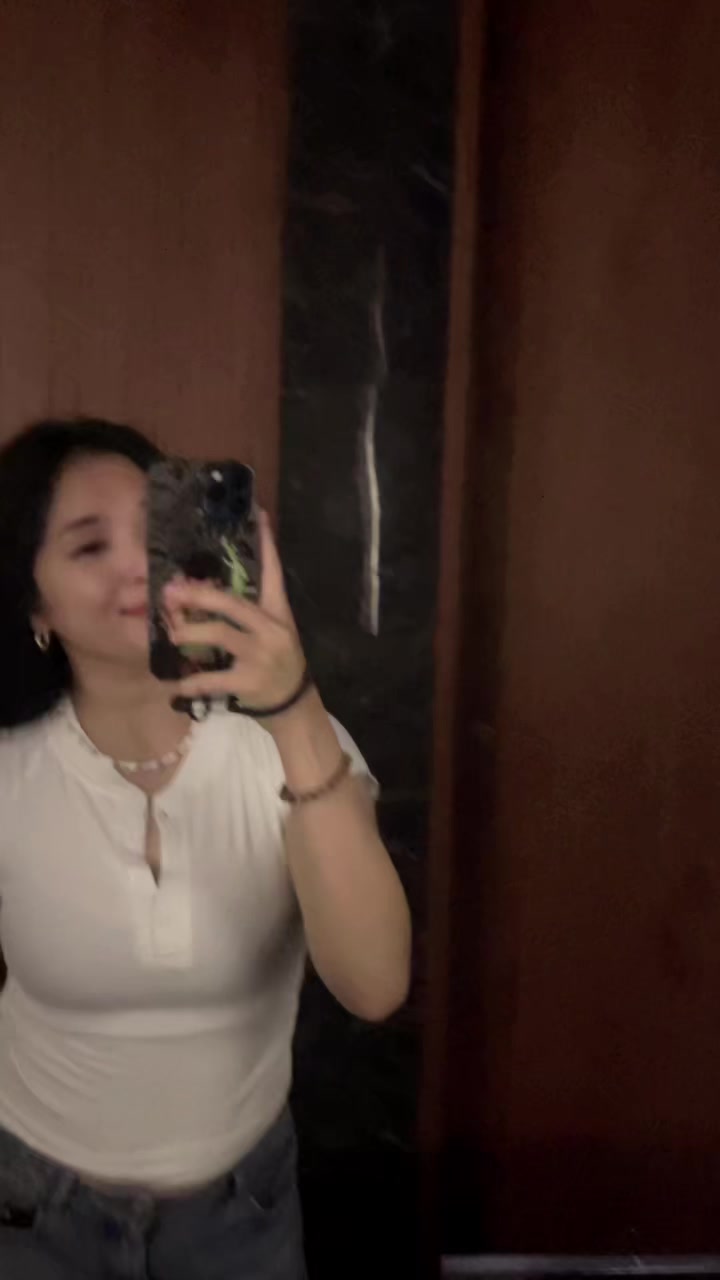 @Dhinycubel
