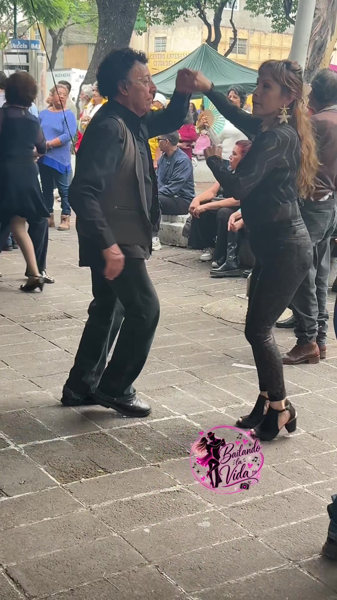 @Bailando la vida