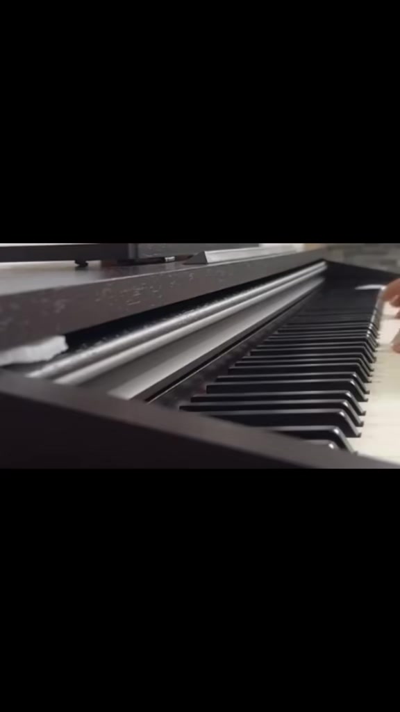 @𝕽𝖔𝖓𝖆𝖑 𝕱𝖑𝖔𝖗𝖊𝖘  🎹🎼