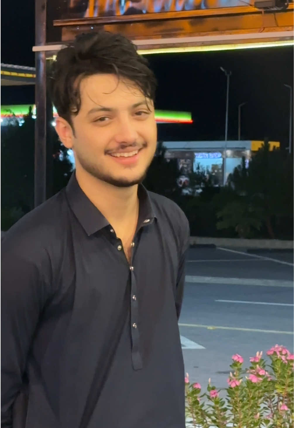 @Hussain_🫀