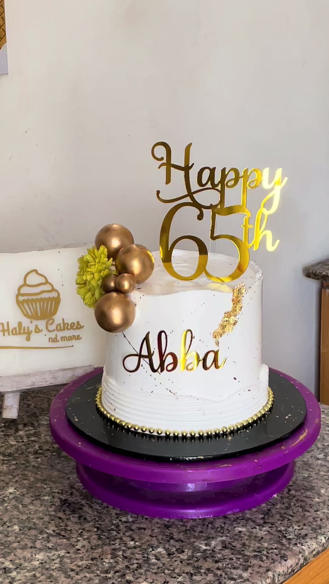 @halys_cakes_nd_more