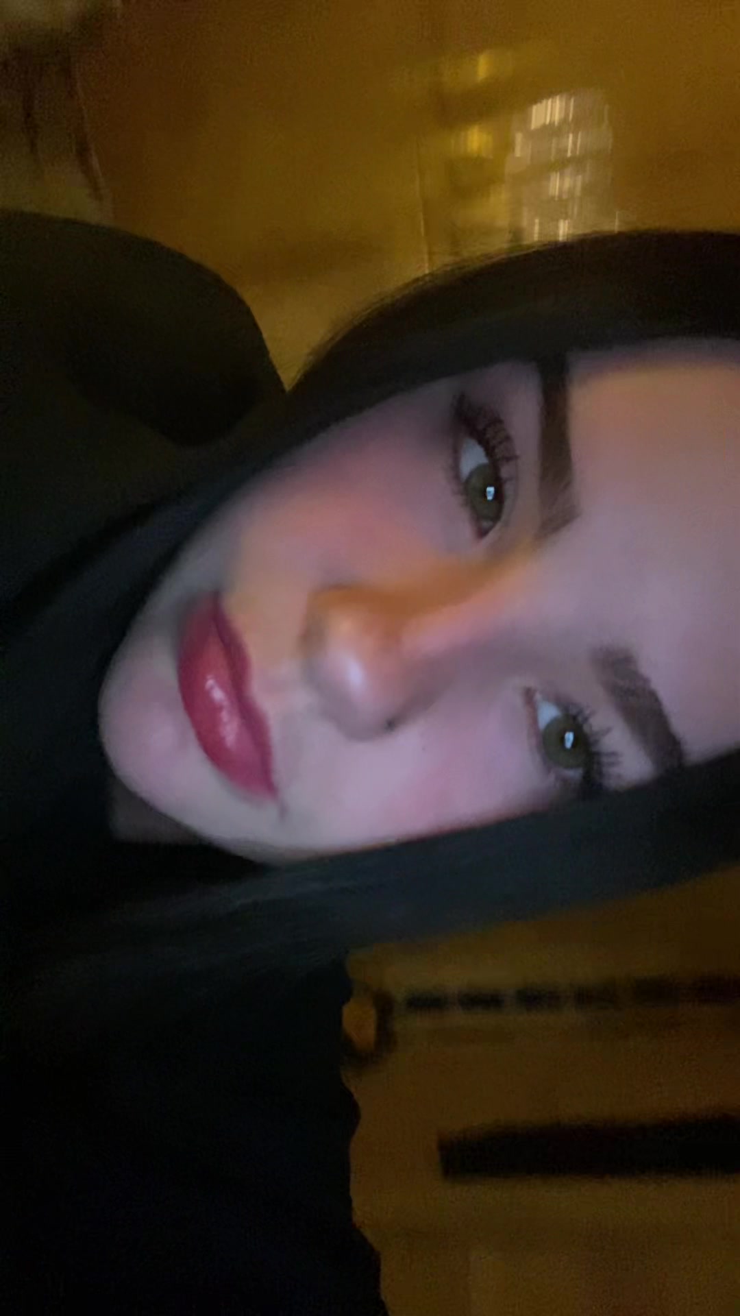 @️