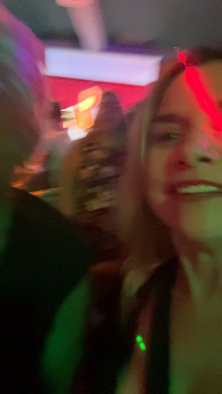 @Hotmomvibes