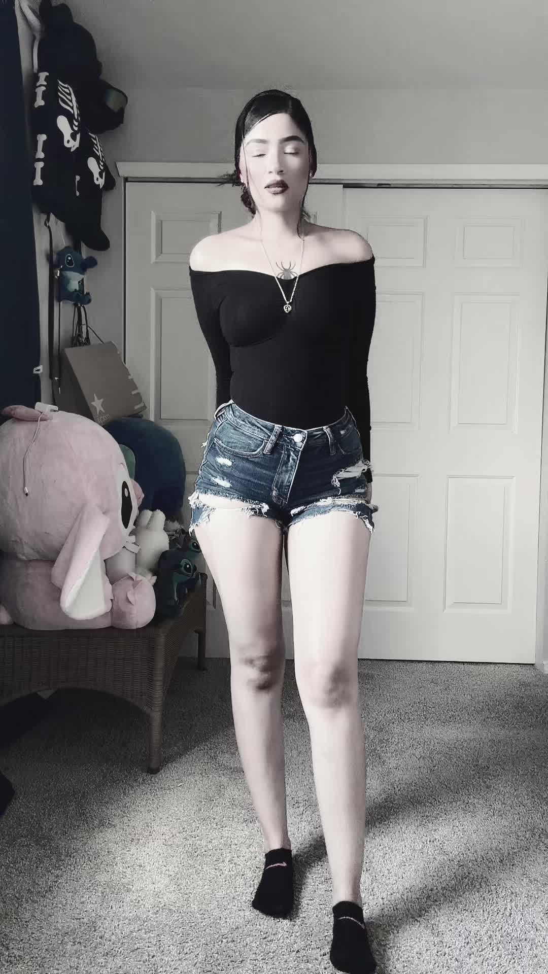 @🫦