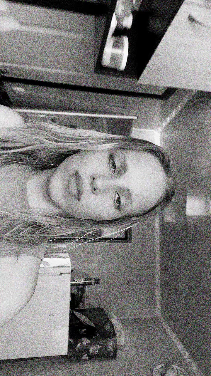 @Anna_