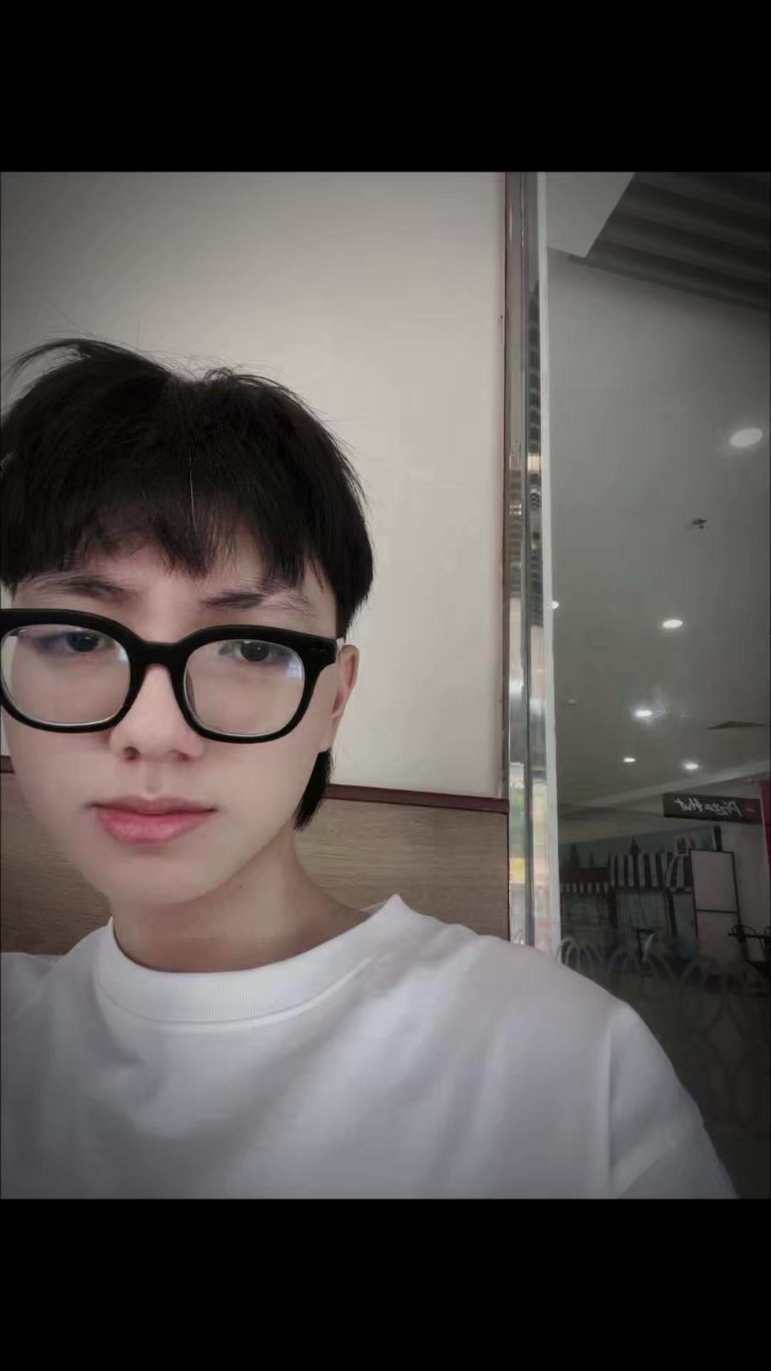@ho&agrave;ng tử đơn c&ocirc;i